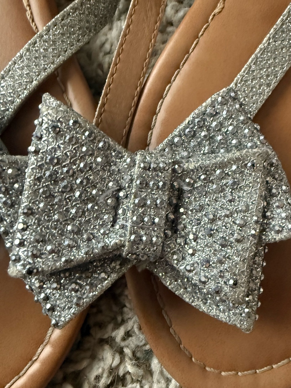 UNIONBAY Silver Glitter Bow Thong Sandals with Tan Footbed - Picture 3 of 4